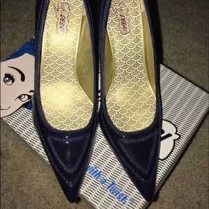 Oh Deer Navy Patent Leather Pump size 10M